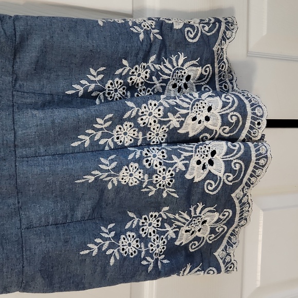 Simplee Womens Chambray Demim Embroiderd Romper Size SM Floral Boho Adjustable - Picture 5 of 11